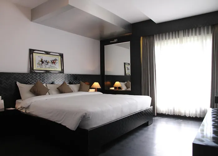 Hotel Gokulam Park