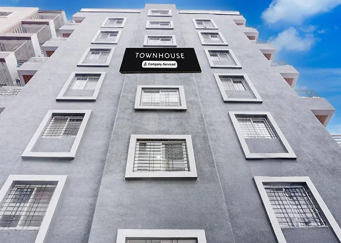 Super Townhouse Hinjewadi Corporate Stays