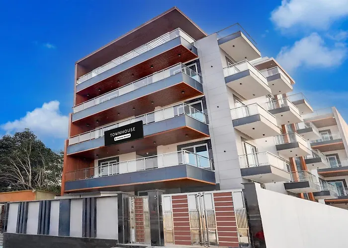 Super Townhouse Sector 93 Noida Expressway