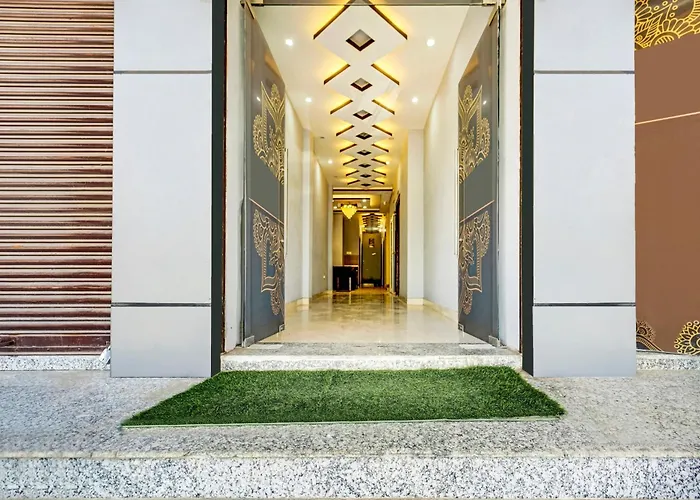 Super Townhouse Anisabad Near Mahavir Sansthan