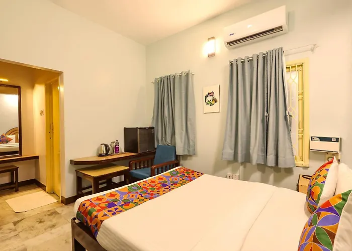 Fabhotel Santhi Inn - 500 Meters From Promenade Beach
