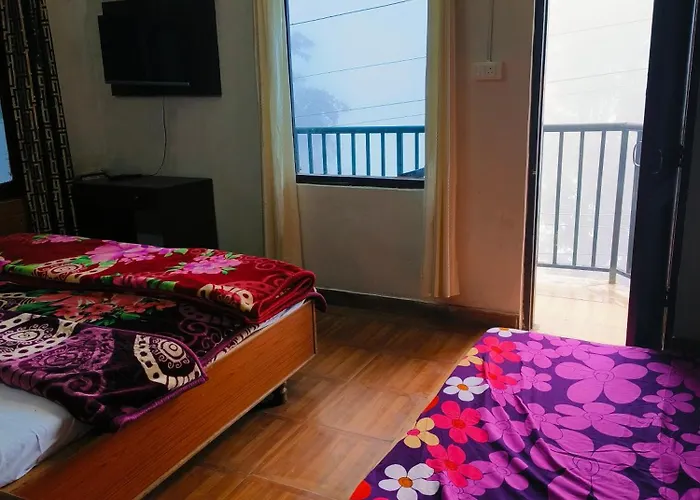 Hotel Plaza Dalhousie - Near Ghandhi Chowk Mall Road
