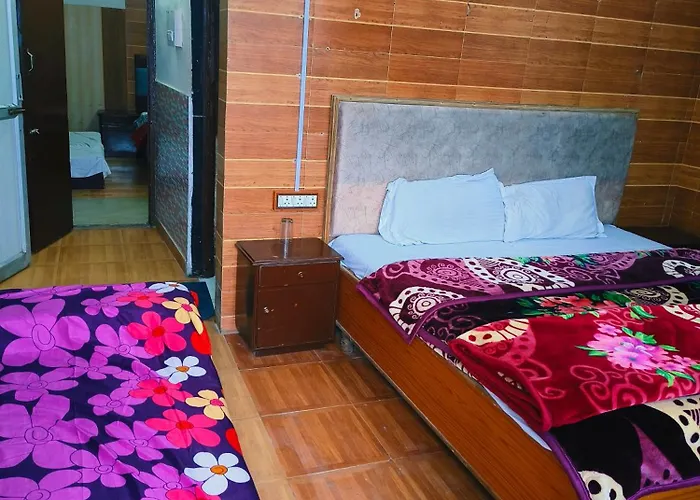 Hotel Plaza Dalhousie - Near Ghandhi Chowk Mall Road