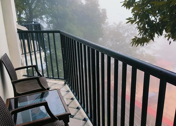 Hotel Plaza Dalhousie - Near Ghandhi Chowk Mall Road