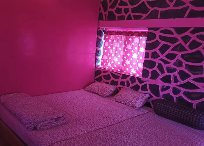 Pink House Dormentry Vattakanal