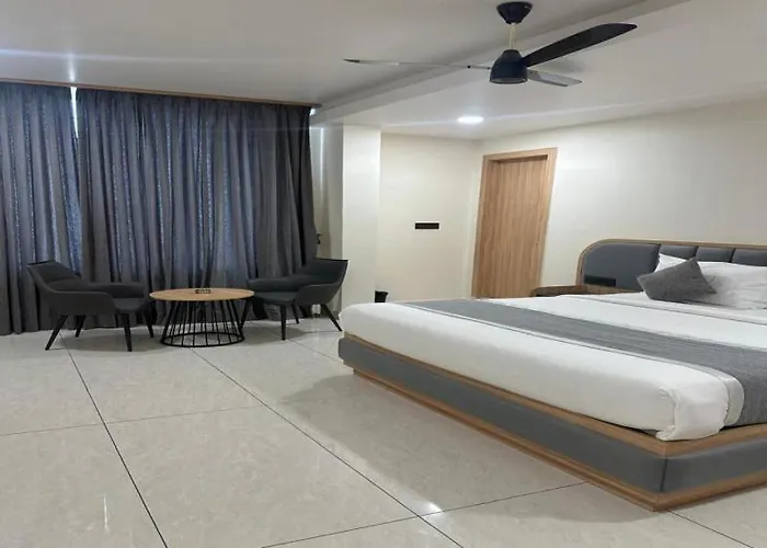Aditi Hotel And Banquets