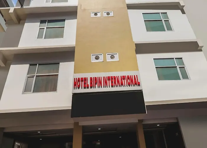 Super Capital O Seven Wonders Inn Near Sahara Ganj Mall