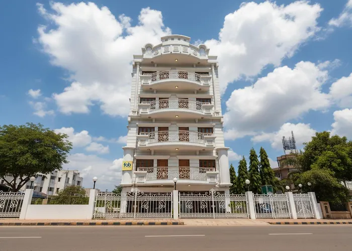 Fabhotel New Kolkata Residency Inn - Nr Axis Mall