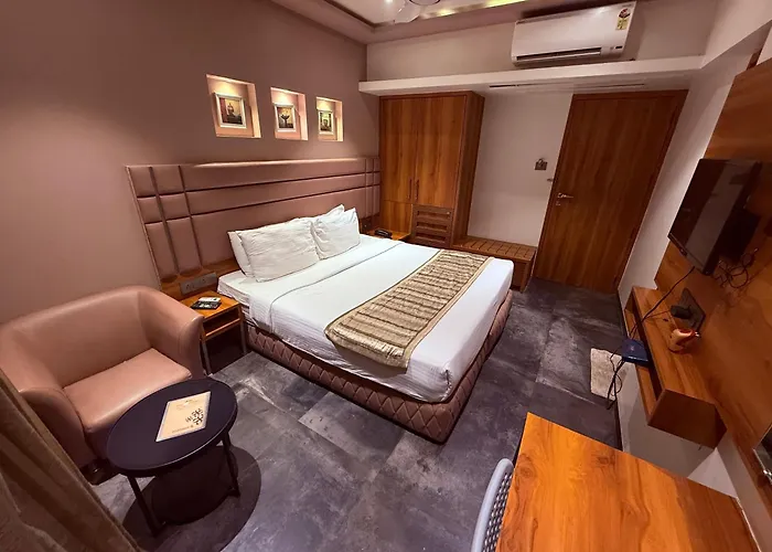 Hotel Varishtta - Kopar Khairane - Quality And Comfort