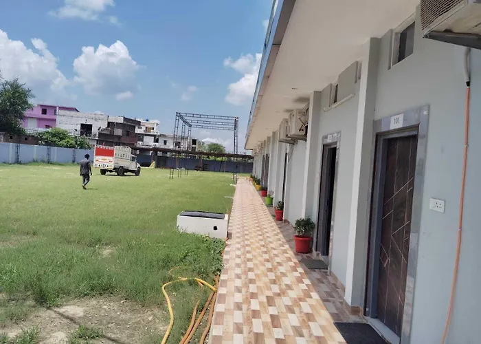 Hotel O By Oyo Aparna And Marriage Lawn