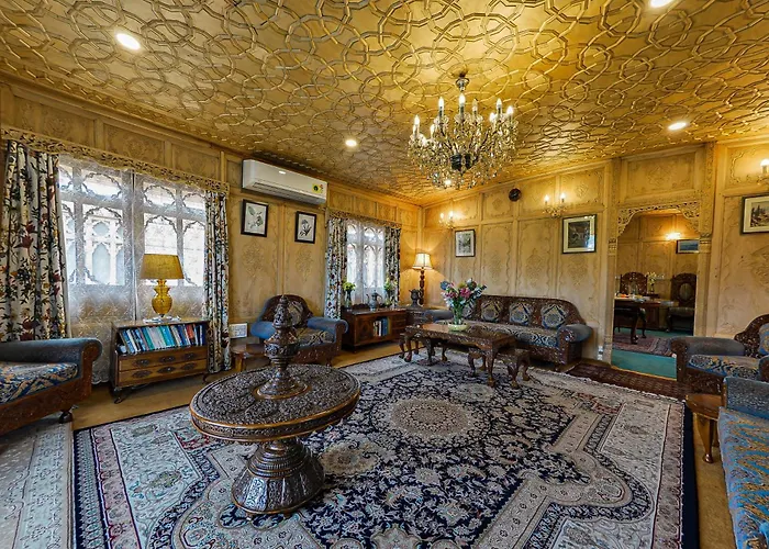 Dastan Heritage Houseboats