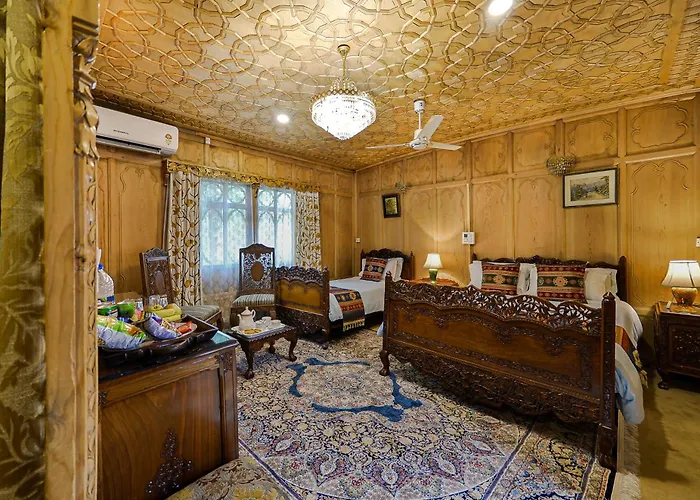 Dastan Heritage Houseboats