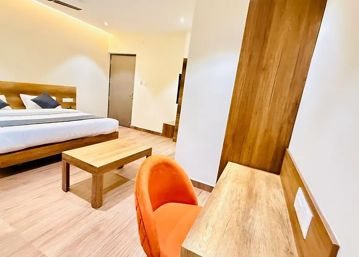 Hotel City Inn 2Min Walk To Gorakhnath Temple