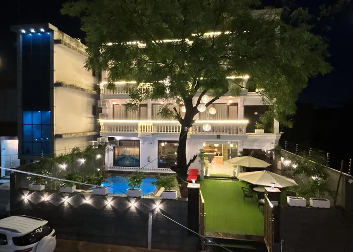 Walk 2 Taj A Boutique Abode