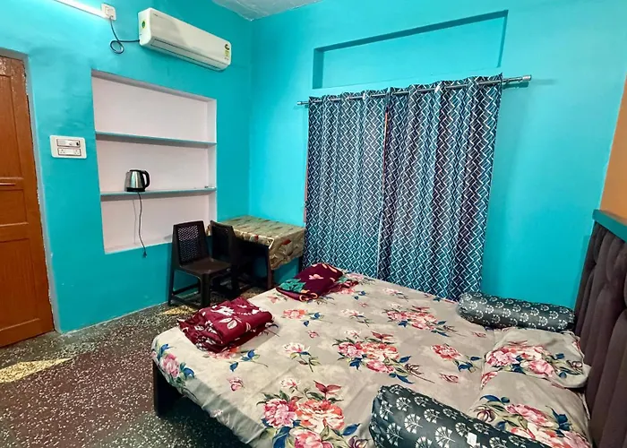 Tandon Lodge On The Ganga Ghat Homestay