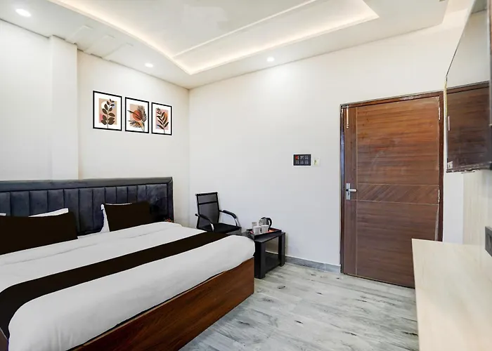 Oyo Hotel O Hanuman Gadi Formerly Alankar Lawn