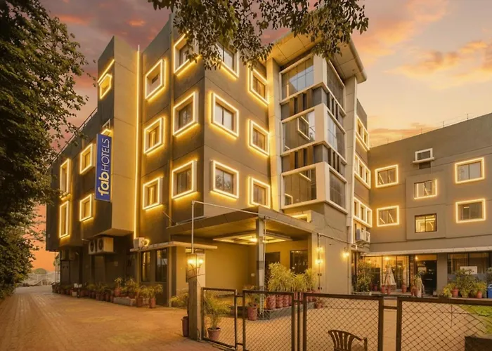 Fabhotel Bee Town