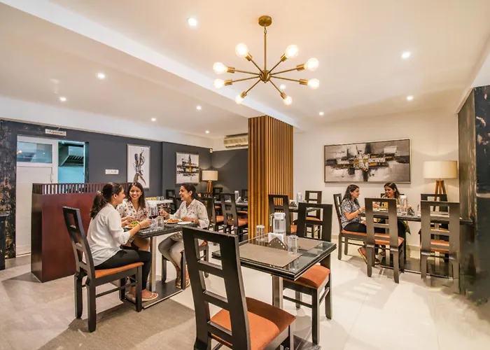 Fabhotel Jansi Deluxe - Nr Gandhipuram Bus Stand