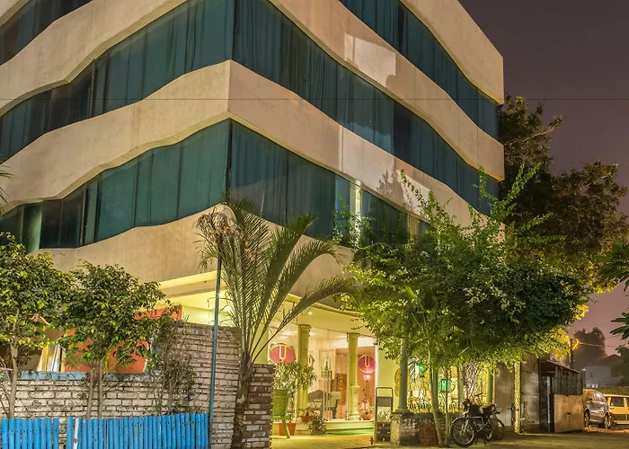 Yahvi Hotel