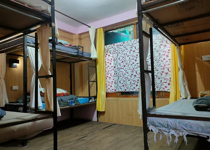 Bros Hostel&Yaara Cafe