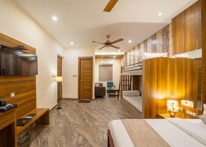 Perfectstayz Premium At Harkipauri Road - Ganga View Rooftop Cafe