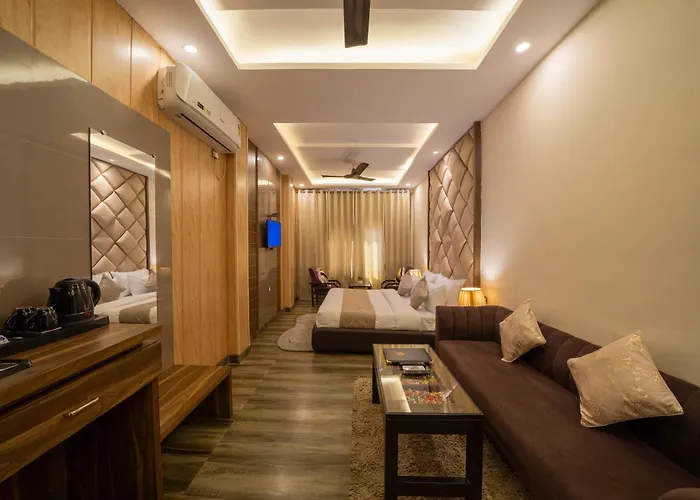 Perfectstayz Premium At Harkipauri Road - Ganga View Rooftop Cafe