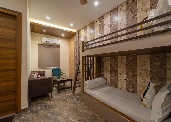 Perfectstayz Premium At Harkipauri Road - Ganga View Rooftop Cafe
