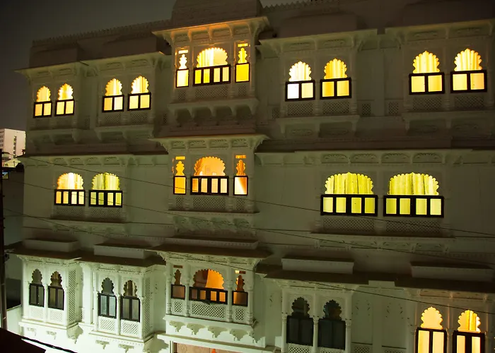 Hotel Nahargarh Palace