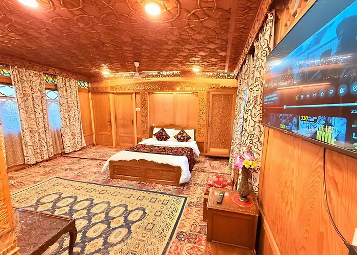 Hareem Group Of Houseboats