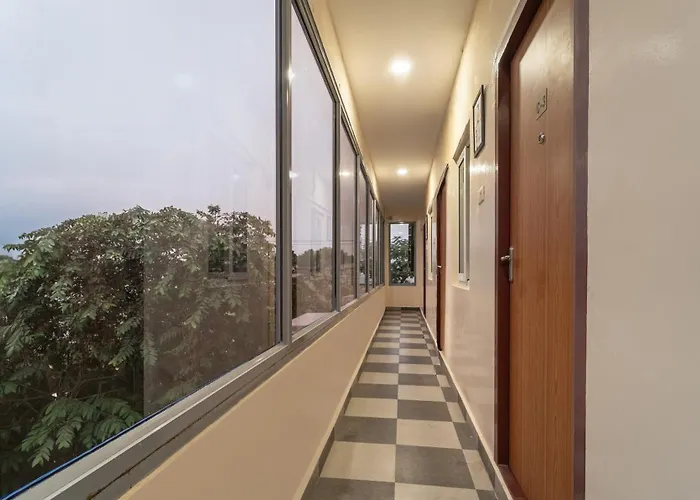Itsy Hotels Everest Leela Residency