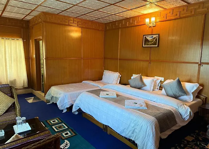 Hotel Tawang Holiday