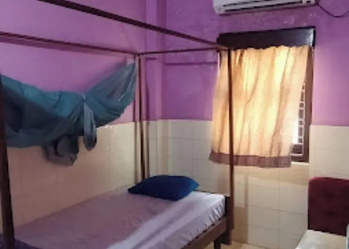Goroomgo Central Guest House Agartala