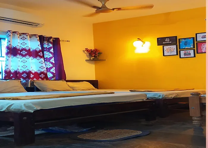 Arundekar Home Stay In 2 Minutes Walk Beach Ac Room