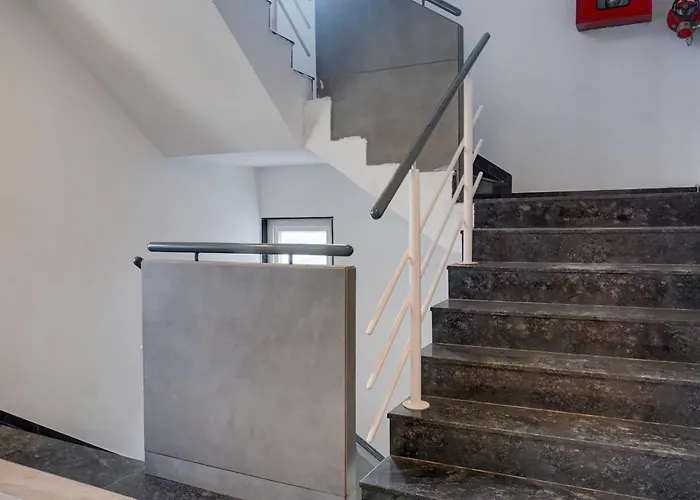 Super Townhouse Balewadi High Street