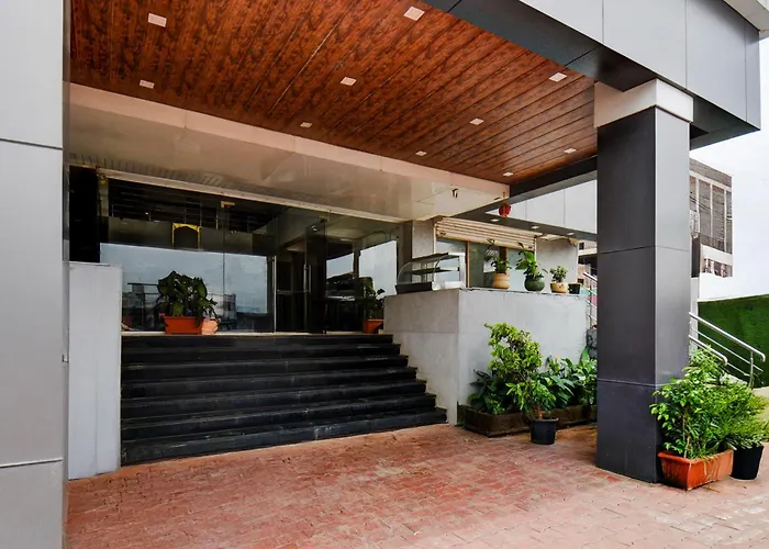 Super Townhouse Chakan Midc Pune Formerly Renuka Executive