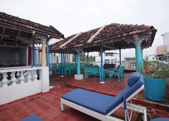 Holi-Wood Guesthouse