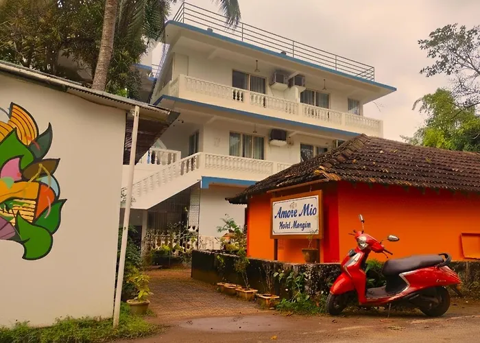 Hotel Amore Mio Morjim - Beachfront Hotel On Morjim Beach