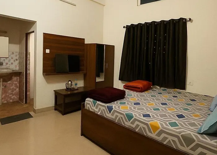 Hotel Guru Kripa Inn, Kamta Nath Mandir, Chitrakoot