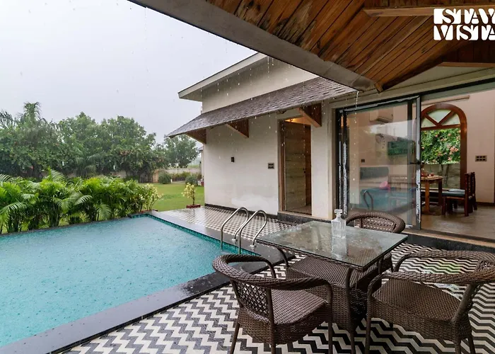 Rustic Roots By Stayvista - 3Bhk Pet-Friendly Villa With Bar