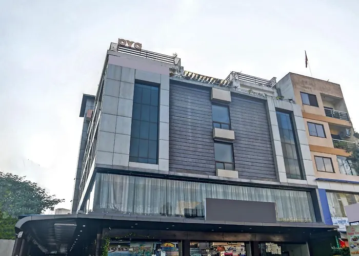 Super Townhouse Divya Palace