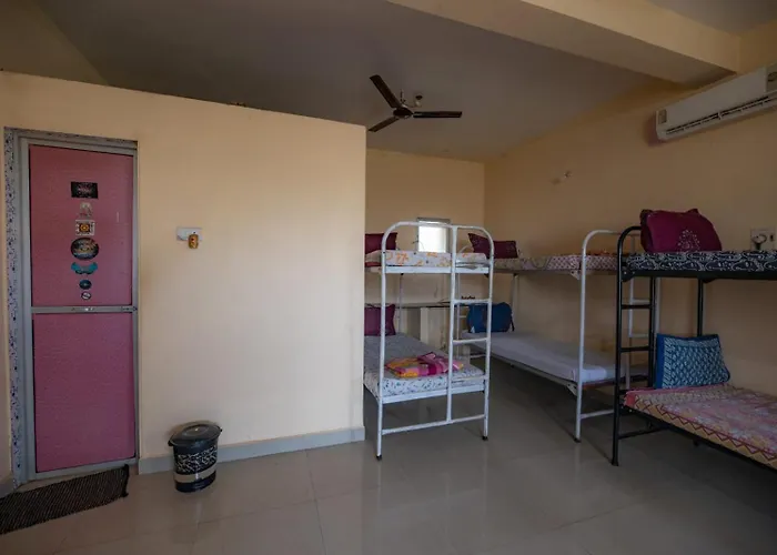 Page Three Stays And Backpackers Hostel