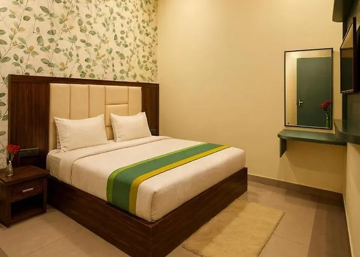 Hotel Super Affordable Silverkey Stay Near Krishna Nagar -Free Parking Facility