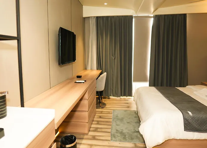 Hotel Aroma Inn