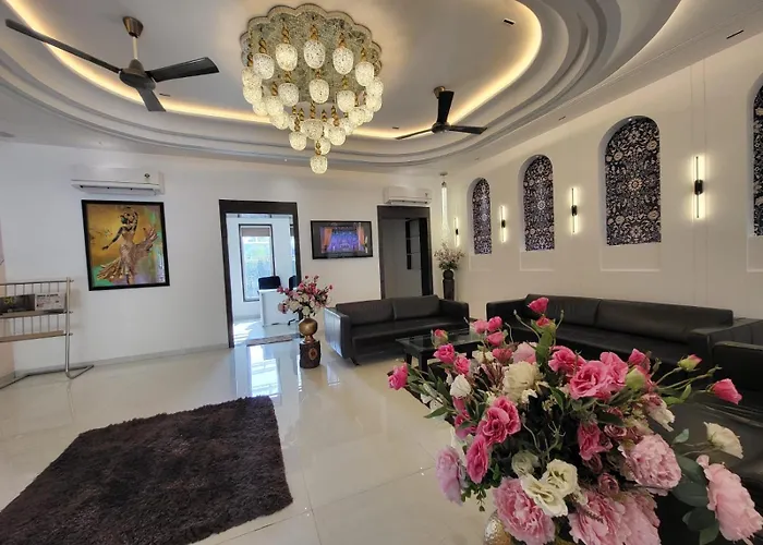 Jhansi Hotel