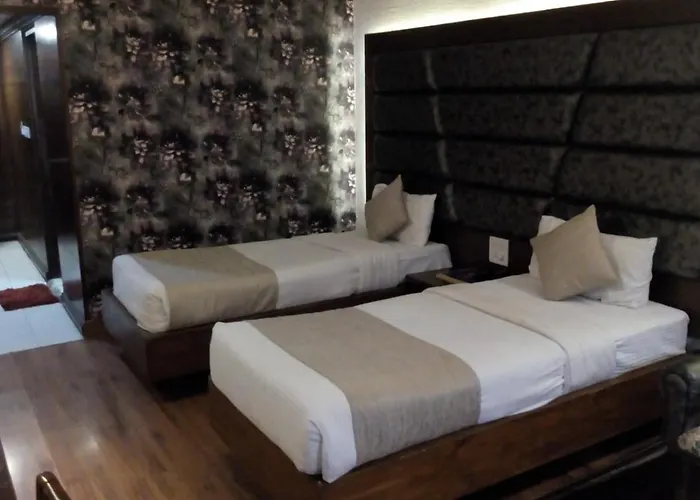 Hotel Solitaire Chandigarh - 10 Mins From Railway Station