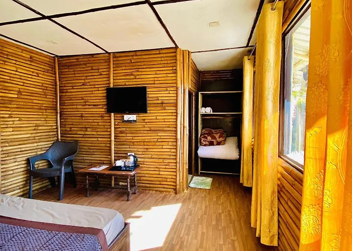 Bamboo Junction Resort - Kanatal, Valley & Mountain View