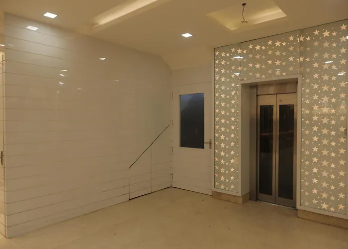 Golden Tree Hotel Noida
