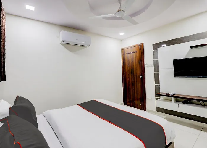 Collection O Lotus Gold Hotel Vadodara