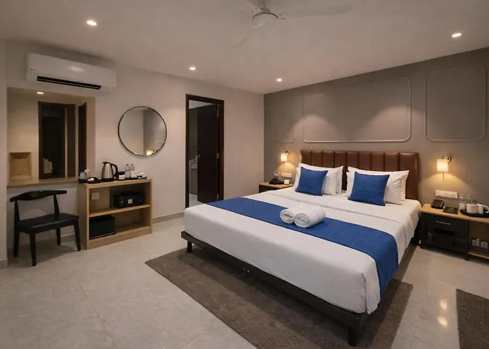 Qotel Comfort Golden Saffron - Hotel In Punjabi Bagh Near Metro