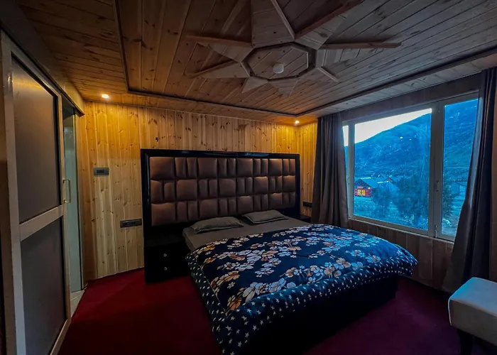 Yolo Outdoors - Riverside Luxury Domes & Glamping, Jispa